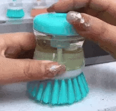 Cepillo Dispensador de Jabon EasyWash® – merkuryo